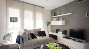 Ce charmant appartement offre un maximum d'espace pour les personnes, parfait pour des vacances en couple. Il est situé dans une rue calme et très bien desservie. Il se compose d'une chambre avec un lit double et d'une salle de bain avec baignoire, ain - Image 2