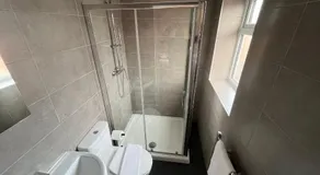 Stylish 2 Bed Riverside Flat, Single or Kingsize beds, Free Parking - Image 5
