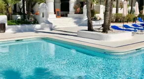Luxury apartment in La Isla, Puerto Banus - Image 4