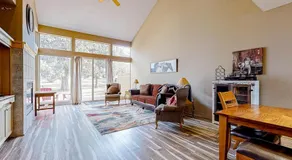 Inviting townhouse with fast WiFi patio & access to pools golf tennis & gym - Image 2