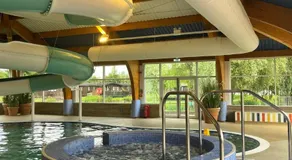Homely 3 Bedroom Caravan in Cirencester - Image 3