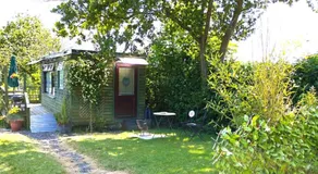 Peaceful ensuite lakeside cabin 'Tench' - Image 3