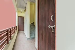 OYO 47033 Hotel Krishna - Image 3