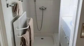 Charmant appartement au rez de jardin d'une maison - Image 5