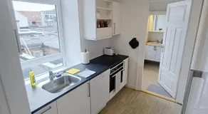 2 bedroom apartment with Free private parking - Image 3