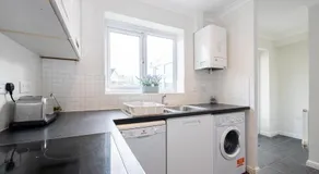 Airstays Apartment - Image 4