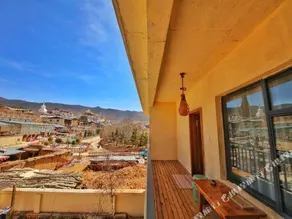 Youyou Art Hotel - Image 4