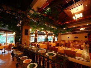 Hangzhou The First World Hotel - Image 4