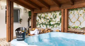 Къщи за гости Сноуфлейк Snowflake Chalet and Snowflake Lodge - Image 2