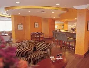 Howard Johnson Plaza by Wyndham Guiyang - Image 3