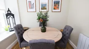 Stylish 3-Bed Apartment in the Heritage Quarter - Image 4