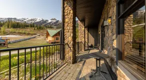 Glacier Mountaineer Lodge - Image 4