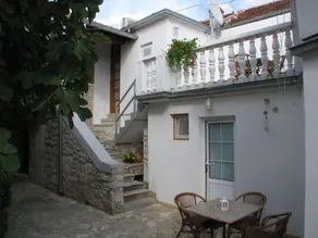 Comfy Apartment in Jezera with Garden - Image 5