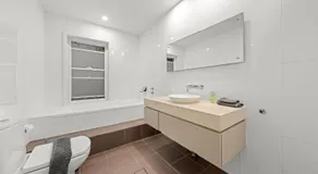 3BR House with Parking near ICC & Darling Harbour & CBD - Image 2