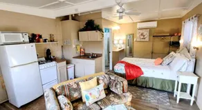 #03 - Fantastic Lakeside Studio Cottage- Pet Friendly - Image 2