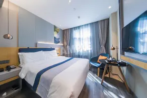 Home Inn Business Hotel - Image 4