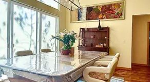 Luxury Family Retreat on Mercer Island Pet-Friendly, Pool Table, Patio & Near Seattle - Book Now & Save! - Image 5
