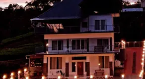 Deluxe Double Bed room with Balcony - Image 2