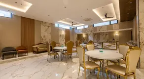 Saltstayz Premier - Noida, Near Sector 18 Metro station - Image 4