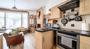 Stylish 2Bed Flat Near Hampton Court RiverThames - Pass the Keys - Image 5