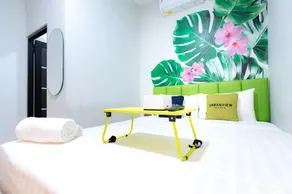 Urbanview Hotel R House Batam by RedDoorz - Image 2