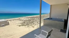 Salty Stars Beachfront Suites and Condos - Image 3