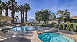 Upscale mid century on the green w Private Hot Tub - Image 3