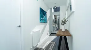 GreenStar Apartments - Short Walk Away Into Dundee City Centre - 6 Individual Properties from 1 to 3 Bedrooms - Short & Long Stay Offers! - Image 3