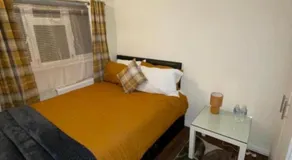 Room 4 minutes from Luton Airport - Image 5