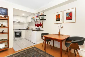Vibrant Newtown Studio, Ideal Summer Rooftop - Image 3