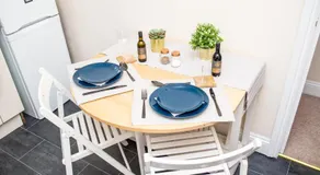 The Louis Armstrong- Modern 3 Bedroom Apartment, super close to the City Centre - Image 3