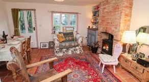 The Hare and Bumblebee Cottage - Image 2