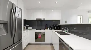 Spacious 3-Bed Apartment in the Heart of St Ives - Image 5
