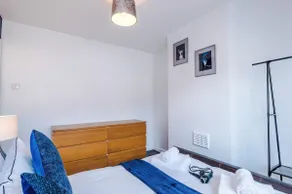 Charming 2 Bed House, Sleeps 6, Free parking, Contractors welcome - Image 4