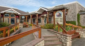 Cannon beach vibes, steps to the beach,WIFI,3 full bedroom en suites with 3 fireplaces,Near Downtown - Image 3