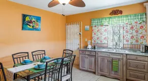 YanceyLargoEstate 2BR Villa with Mountain Views - Image 4