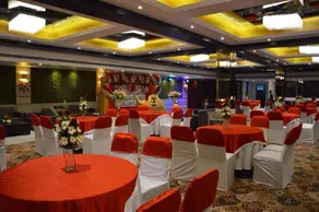 Red Apple Hotel - Image 5