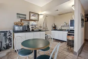 Laker Inn - Image 4