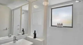 Bright Ocean Horizon Escape - Image 2