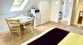 Priors Oak - A Cosy Studio with Countryside Views in Dorset - Image 2