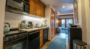 Studio Deluxe in the Lodge at Mountaineer Square - Image 3