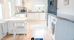 Spacious 5-Bed House with Parking in Wood Green by LS2G Stays - Image 4