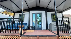 Cool Modern Container House - Image 3