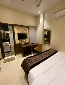 Hotel Blossom Inn - Image 2