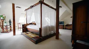 Camelot Club Hotel - Image 2