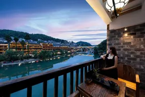 Fenghuang Jinshuian River View Hotel - Image 4