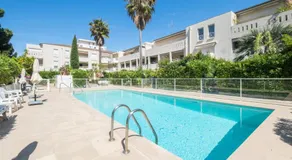 Appartement avec piscine résidentiel - Image 3