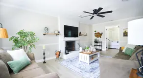 Private 1 Acre Retreat, Spa, Firepit, Gym, Chickens, King Suite, Pets - Image 2