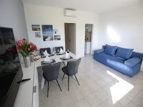 Modern holiday home with pool - Image 2