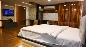 Marina Bay Resort - Image 2